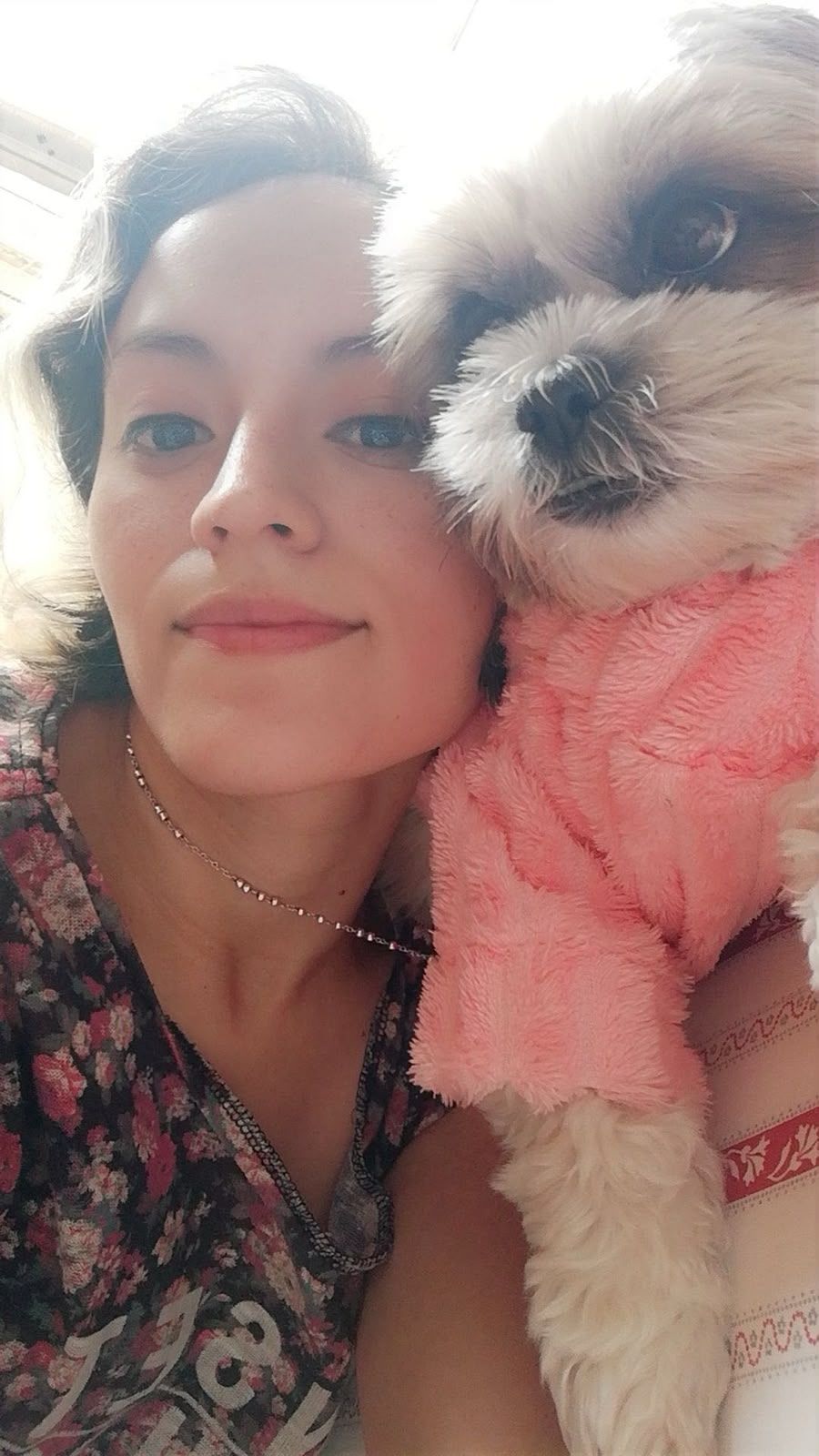 Sthefany Martinez con su perrita Jade